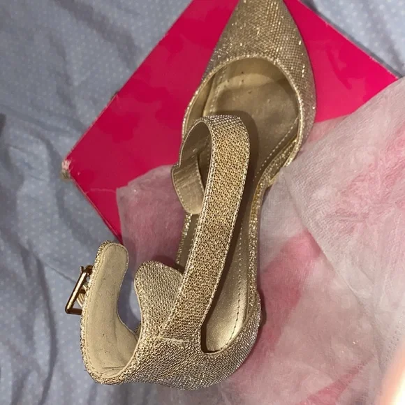 Elegant Gold Women's Heels - Picture 4 of 5